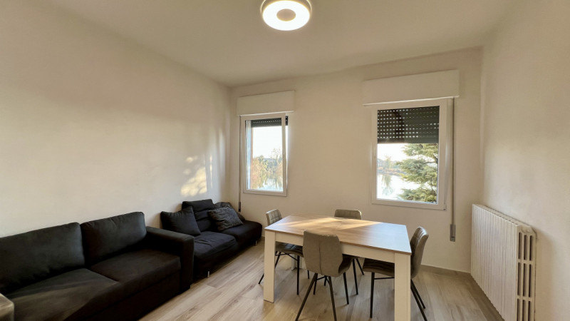 Disponibile in affitto bifamiliare disposta in orizzontale su un unico livello, al piano primo e ...