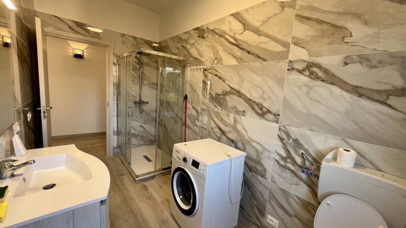 Disponibile in affitto bifamiliare disposta in orizzontale su un unico livello, al piano primo e ...