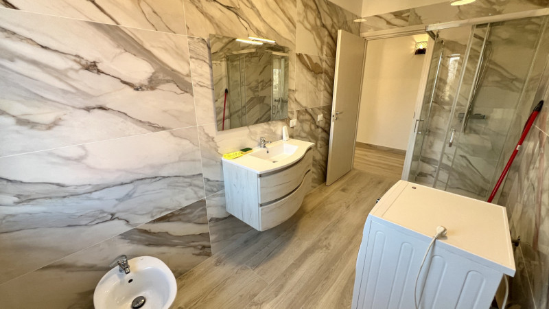 Disponibile in affitto bifamiliare disposta in orizzontale su un unico livello, al piano primo e ...