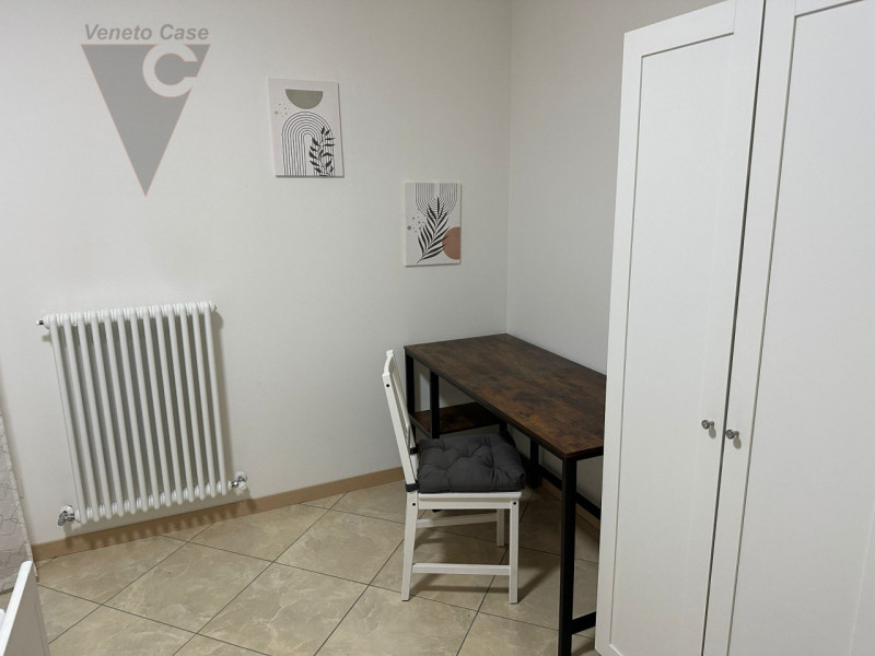 Affittasi stanza di 15mq a uso singola per studentessa su appartamento ristrutturato a nuovo di g...