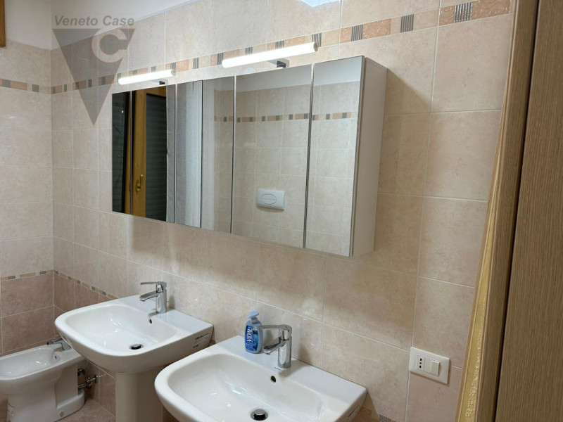 Affittasi stanza di 15mq a uso singola per studentessa su appartamento ristrutturato a nuovo di g...