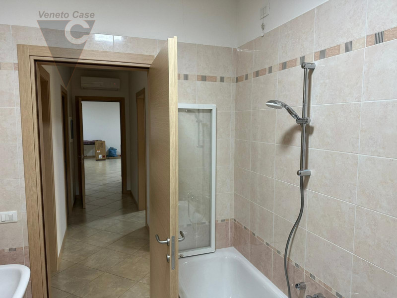 Affittasi stanza di 15mq a uso singola per studentessa su appartamento ristrutturato a nuovo di g...