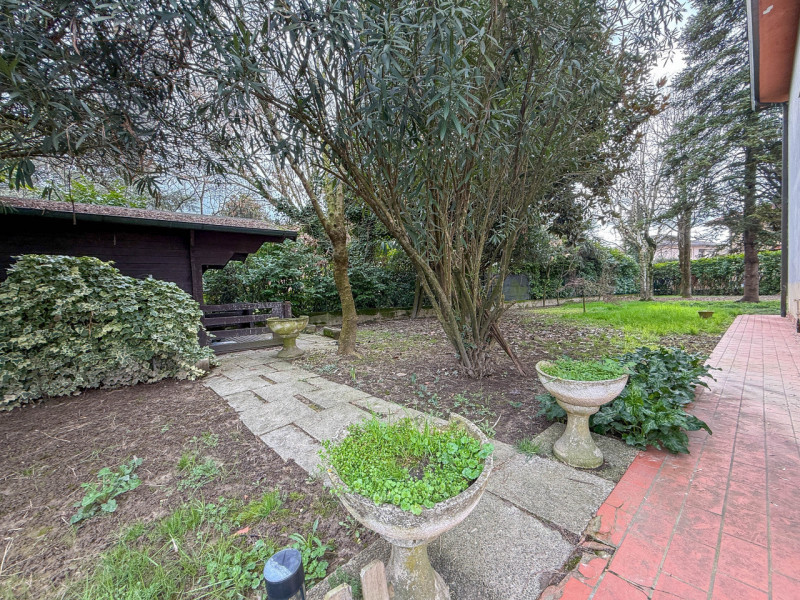 VIGONZA CENTRO - SINGOLA CON AMPIE METRATURE
Proponiamo in vendita ampia casa singola di circa 30...