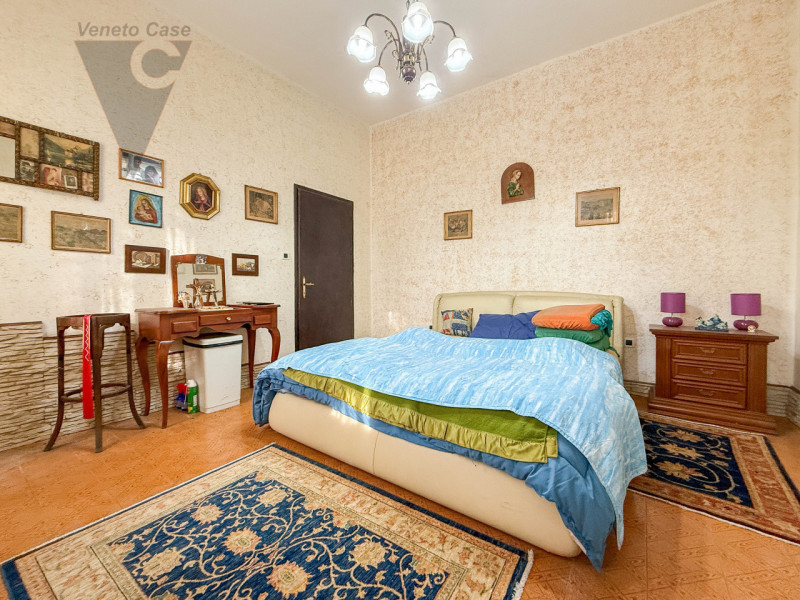 VIGONZA CENTRO - SINGOLA CON AMPIE METRATURE
Proponiamo in vendita ampia casa singola di circa 30...