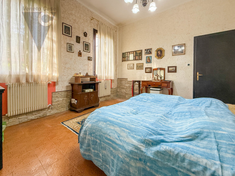 VIGONZA CENTRO - SINGOLA CON AMPIE METRATURE
Proponiamo in vendita ampia casa singola di circa 30...