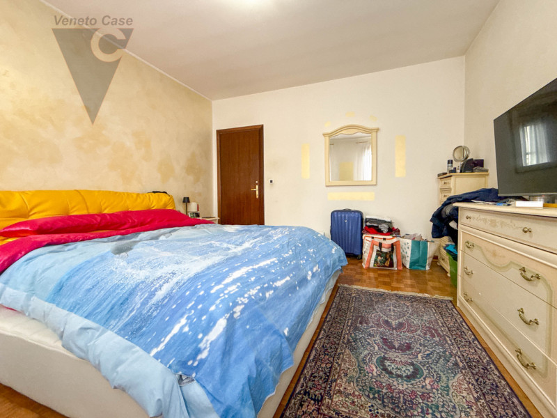 VIGONZA CENTRO - SINGOLA CON AMPIE METRATURE
Proponiamo in vendita ampia casa singola di circa 30...