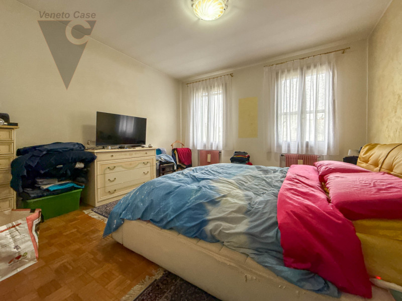 VIGONZA CENTRO - SINGOLA CON AMPIE METRATURE
Proponiamo in vendita ampia casa singola di circa 30...