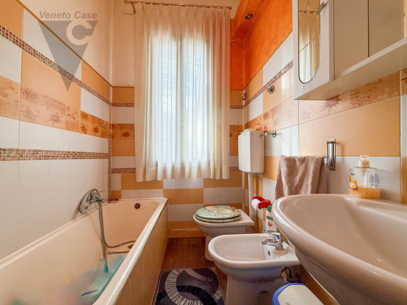 VIGONZA CENTRO - SINGOLA CON AMPIE METRATURE
Proponiamo in vendita ampia casa singola di circa 30...