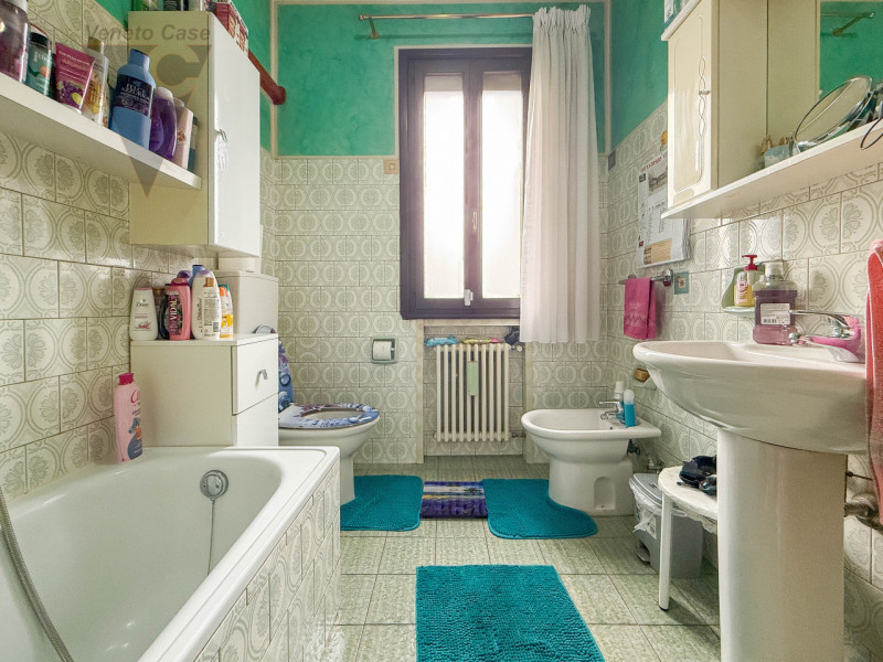 VIGONZA CENTRO - SINGOLA CON AMPIE METRATURE
Proponiamo in vendita ampia casa singola di circa 30...