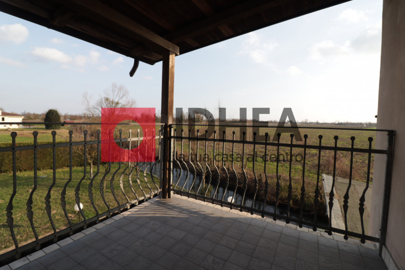 MASERADA SUL PIAVE - CANDELU'

""" RIFERIMENTO FGMA1 """

Visita il nostro sito https://idhea.it/...