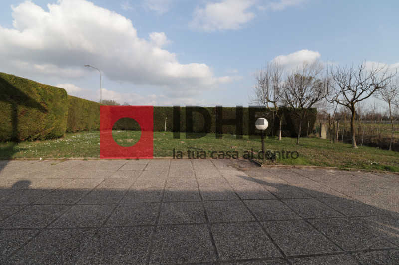 MASERADA SUL PIAVE - CANDELU'

""" RIFERIMENTO FGMA1 """

Visita il nostro sito https://idhea.it/...