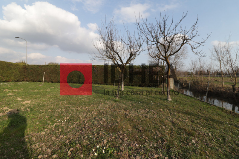 MASERADA SUL PIAVE - CANDELU'

""" RIFERIMENTO FGMA1 """

Visita il nostro sito https://idhea.it/...