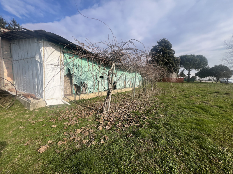 In località Sant’Andrea di Curtarolo, in un contesto rurale autentico e riservato, proponiamo in ...