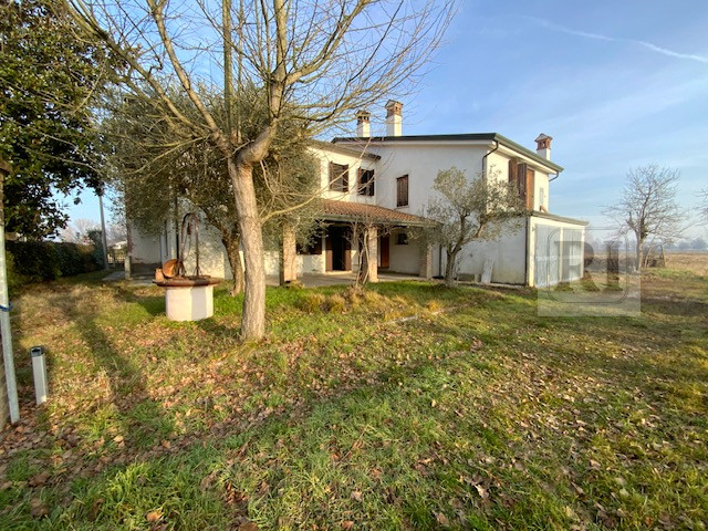 Unità abitativa principale – pronta all’uso L’unità principale si presenta in buone condizioni ge...