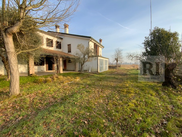 Unità abitativa principale – pronta all’uso L’unità principale si presenta in buone condizioni ge...