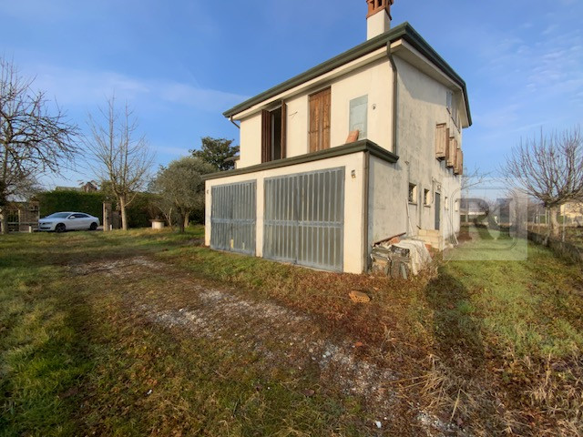 Unità abitativa principale – pronta all’uso L’unità principale si presenta in buone condizioni ge...