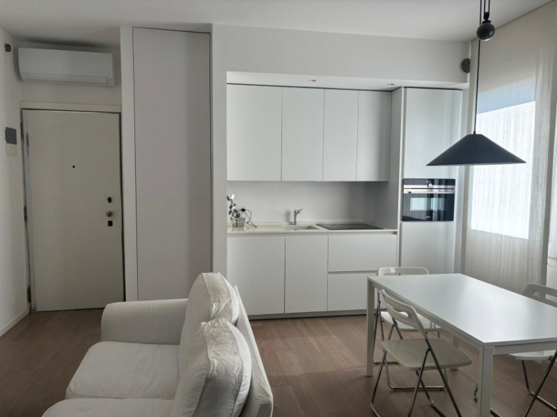 LOC06 CENTRO STORICO AFFITTO BREVE 3-6 MESI  in zona centralissima elegante bilocale completament...