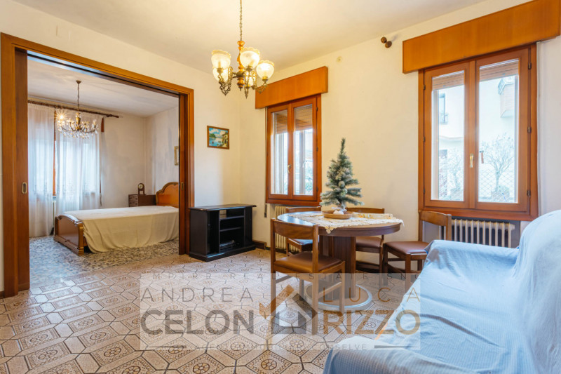 Nel cuore di Pozzonovo, in posizione centrale e comoda a tutti i servizi, si trova questa abitazi...