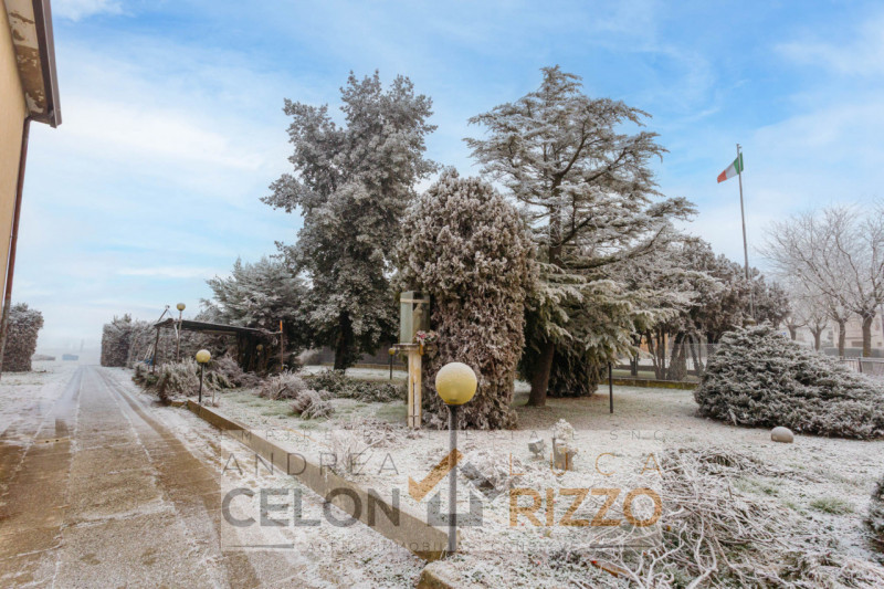 Nel cuore di Pozzonovo, in posizione centrale e comoda a tutti i servizi, si trova questa abitazi...