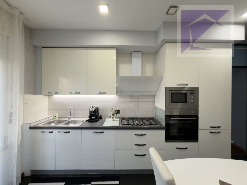 Nel cuore di Camposampiero, in pieno centro paese, proponiamo in vendita esclusivo appartamento d...