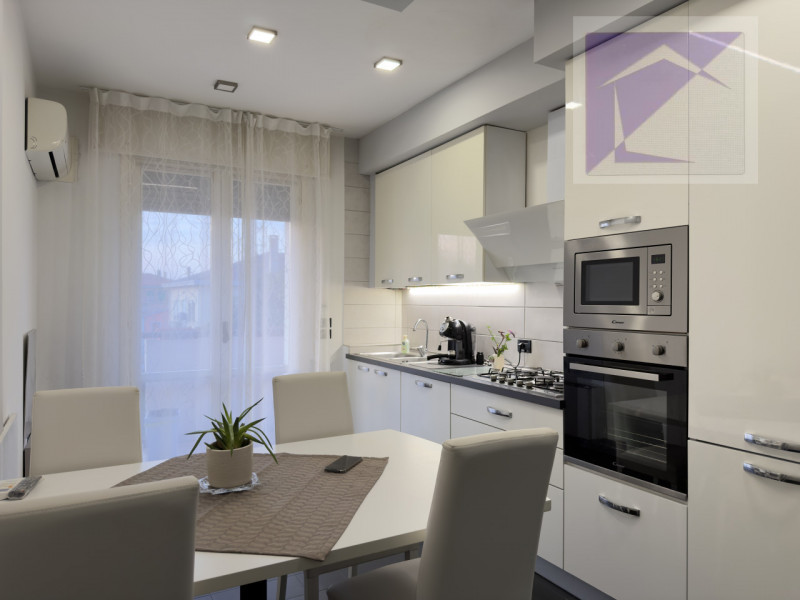 Nel cuore di Camposampiero, in pieno centro paese, proponiamo in vendita esclusivo appartamento d...