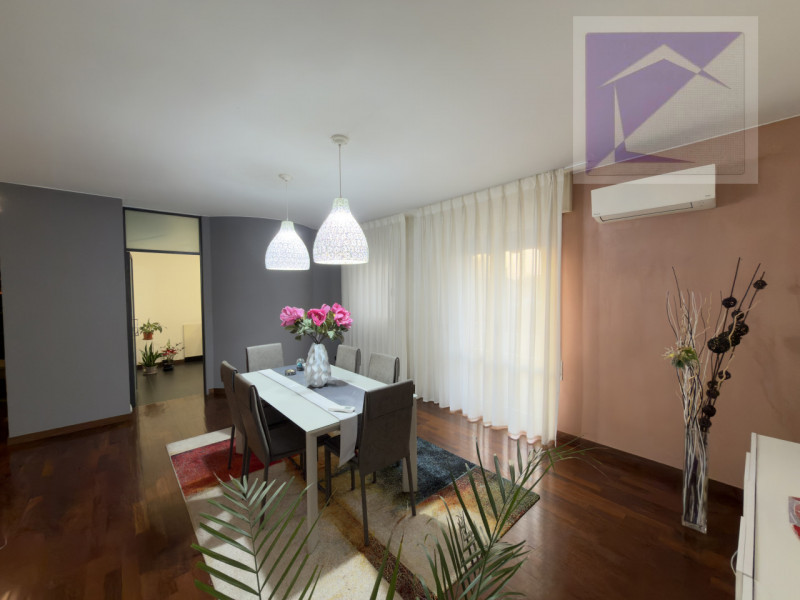 Nel cuore di Camposampiero, in pieno centro paese, proponiamo in vendita esclusivo appartamento d...