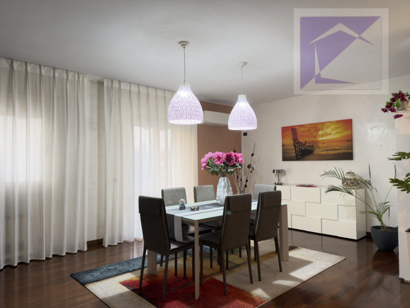 Nel cuore di Camposampiero, in pieno centro paese, proponiamo in vendita esclusivo appartamento d...