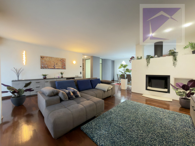 Nel cuore di Camposampiero, in pieno centro paese, proponiamo in vendita esclusivo appartamento d...