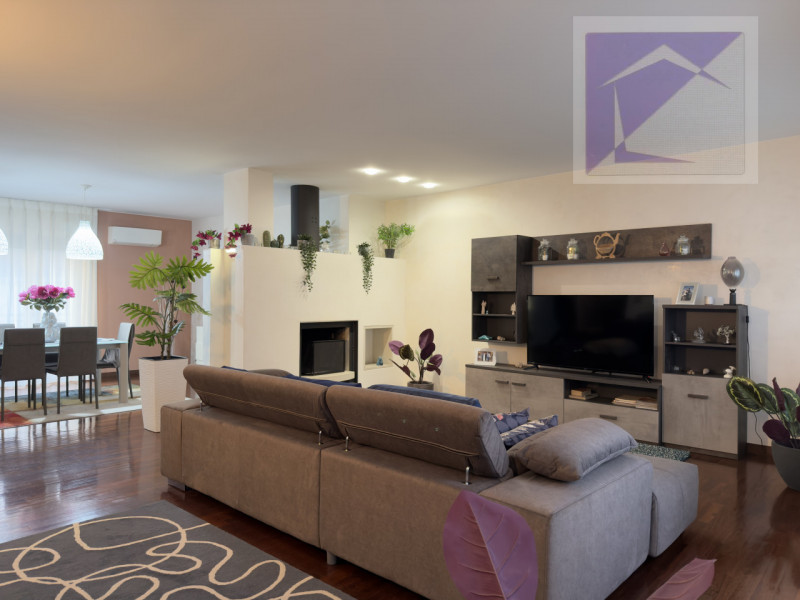 Nel cuore di Camposampiero, in pieno centro paese, proponiamo in vendita esclusivo appartamento d...