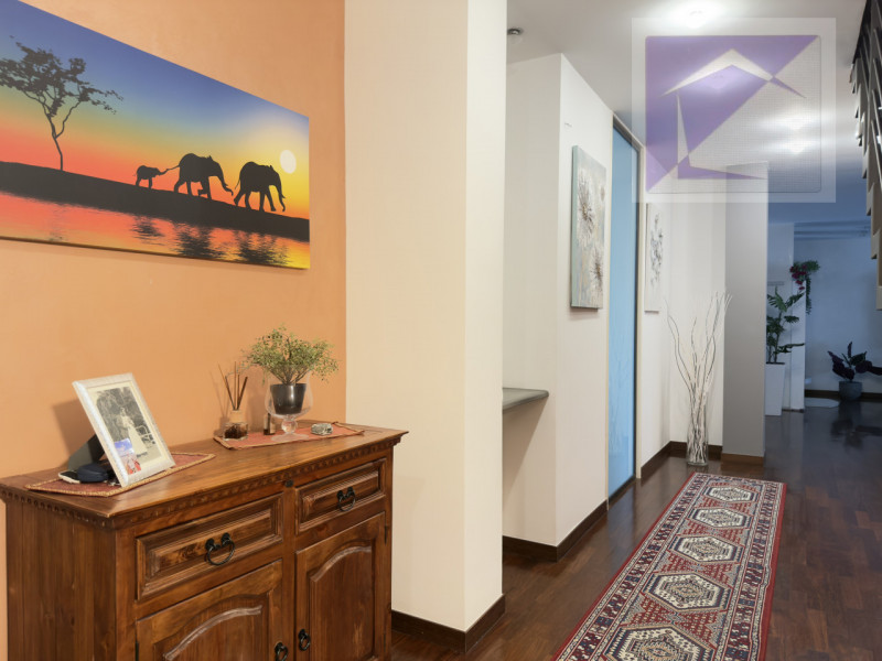 Nel cuore di Camposampiero, in pieno centro paese, proponiamo in vendita esclusivo appartamento d...