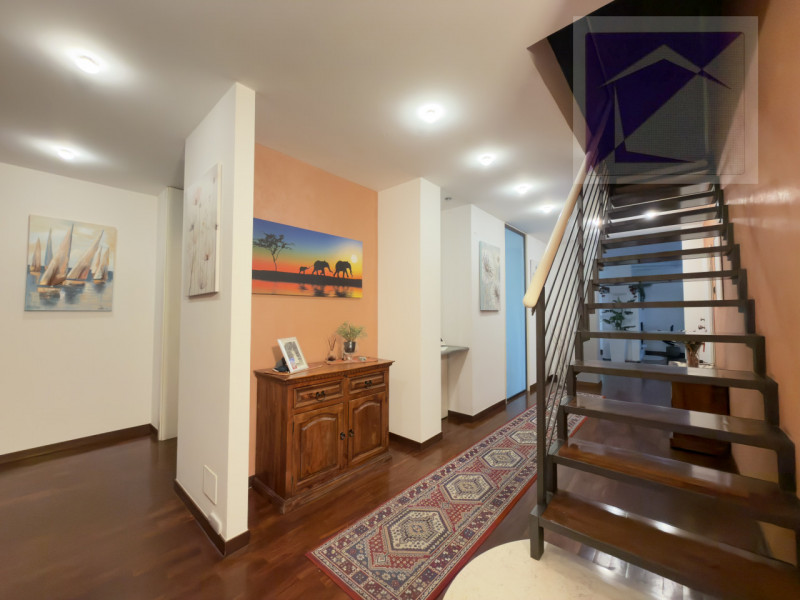 Nel cuore di Camposampiero, in pieno centro paese, proponiamo in vendita esclusivo appartamento d...