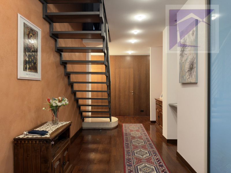 Nel cuore di Camposampiero, in pieno centro paese, proponiamo in vendita esclusivo appartamento d...