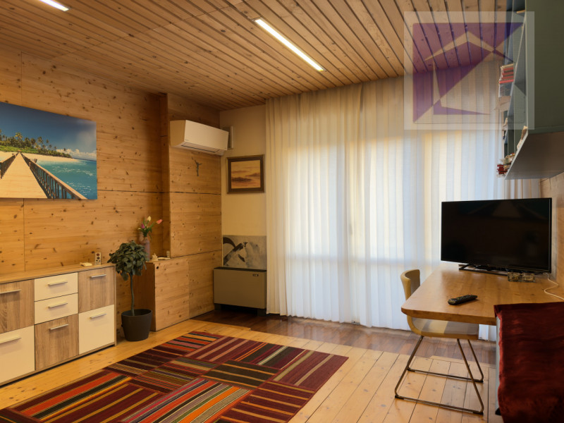 Nel cuore di Camposampiero, in pieno centro paese, proponiamo in vendita esclusivo appartamento d...