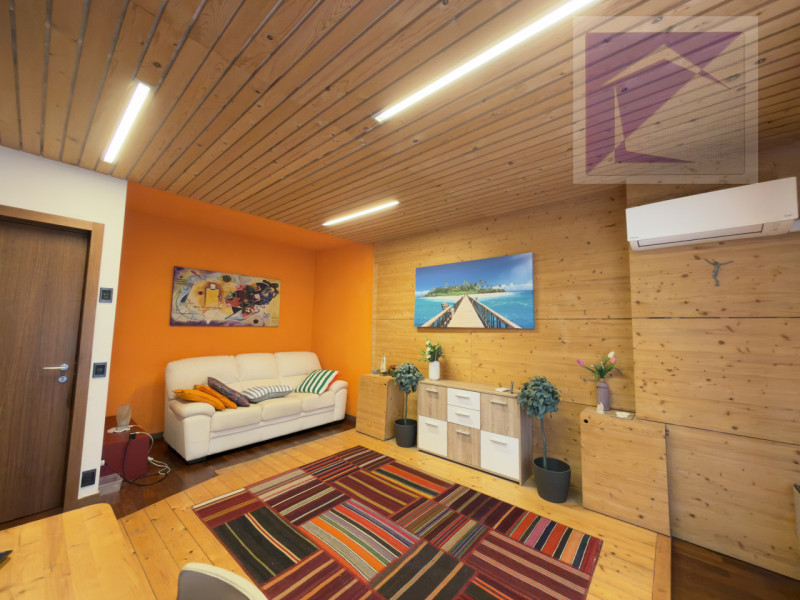 Nel cuore di Camposampiero, in pieno centro paese, proponiamo in vendita esclusivo appartamento d...