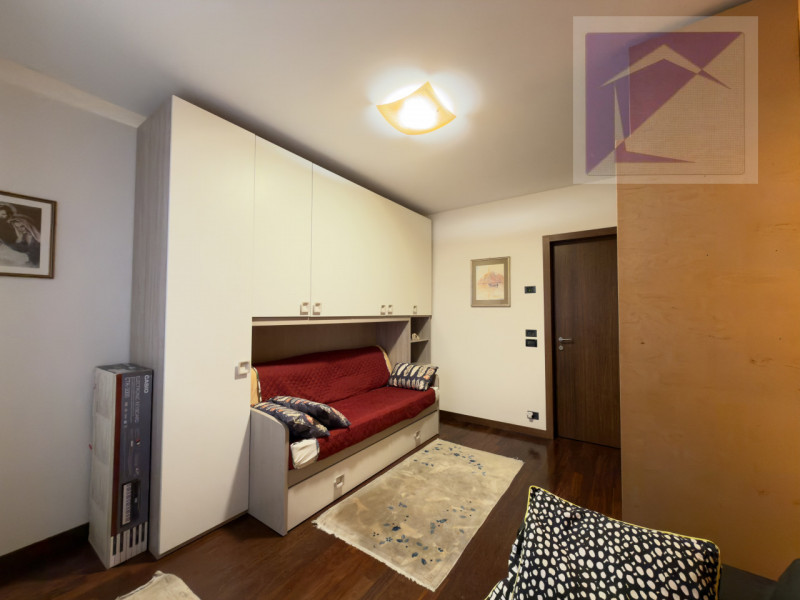 Nel cuore di Camposampiero, in pieno centro paese, proponiamo in vendita esclusivo appartamento d...