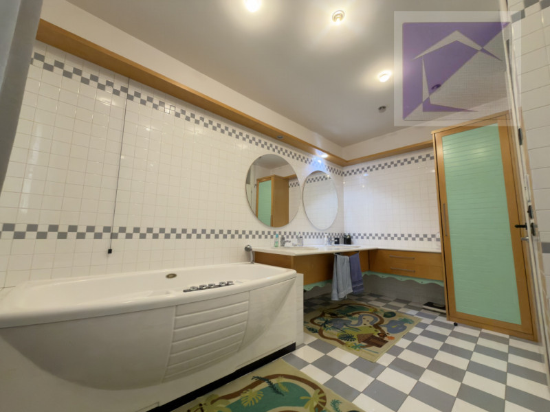 Nel cuore di Camposampiero, in pieno centro paese, proponiamo in vendita esclusivo appartamento d...