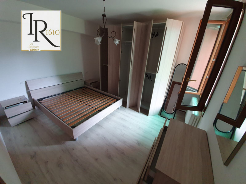 Scopri questo delizioso appartamento bilocale situato nel centro di Masi. Questo immobile è l'ide...