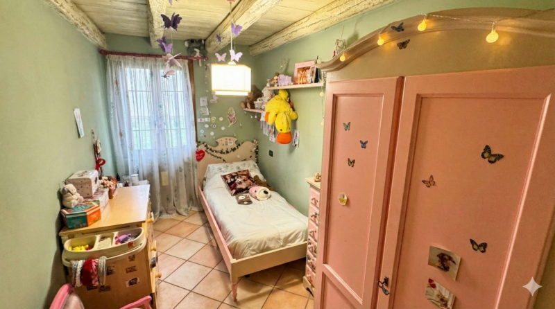 In posizione riservata, seppur comoda alle principali arterie di collegamento, proponiamo questa ...