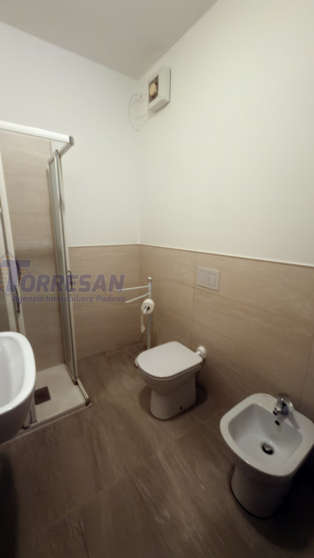 ARCELLA SAN CARLO APPARTAMENTO CON 3 POSTI LETTO PER STUDENTI

Dietro la chiesa di San Carlo, com...