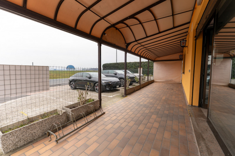 Proponiamo in vendita un'interessante multiproprietà di circa 300 mq situata nel Comune di Brugin...