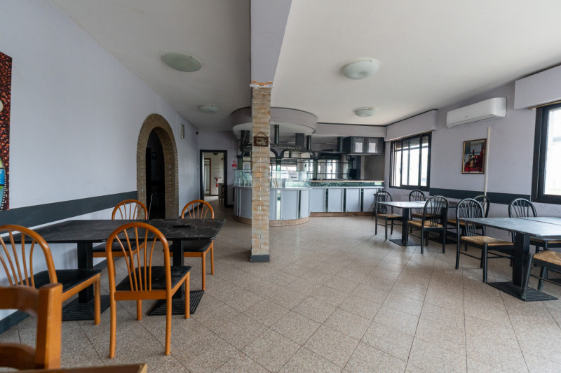 Proponiamo in vendita un'interessante multiproprietà di circa 300 mq situata nel Comune di Brugin...