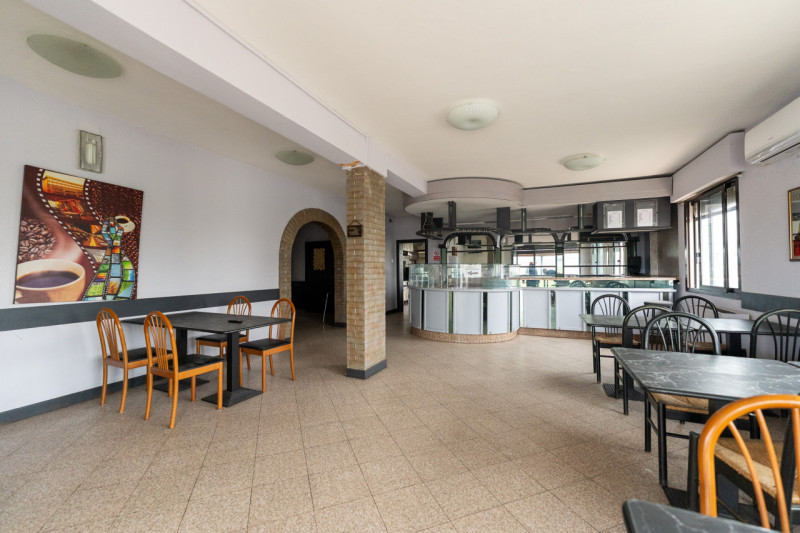 Proponiamo in vendita un'interessante multiproprietà di circa 300 mq situata nel Comune di Brugin...