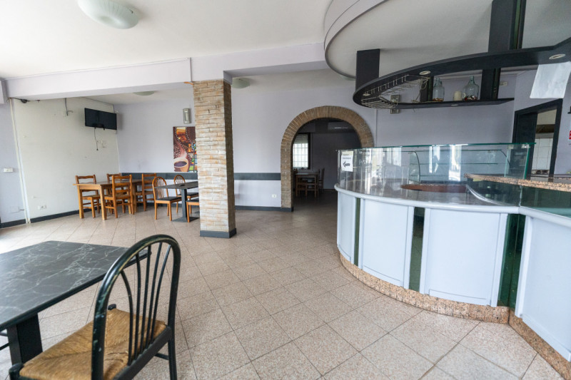 Proponiamo in vendita un'interessante multiproprietà di circa 300 mq situata nel Comune di Brugin...