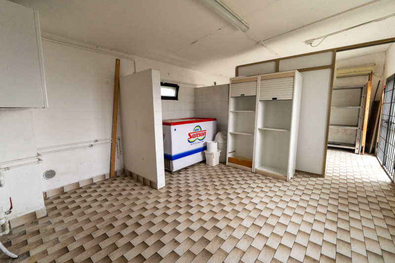 Proponiamo in vendita un'interessante multiproprietà di circa 300 mq situata nel Comune di Brugin...