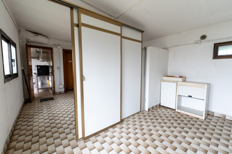 Proponiamo in vendita un'interessante multiproprietà di circa 300 mq situata nel Comune di Brugin...