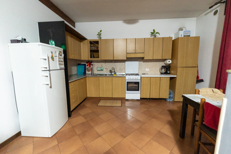 Proponiamo in vendita un'interessante multiproprietà di circa 300 mq situata nel Comune di Brugin...