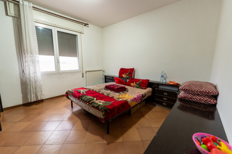 Proponiamo in vendita un'interessante multiproprietà di circa 300 mq situata nel Comune di Brugin...