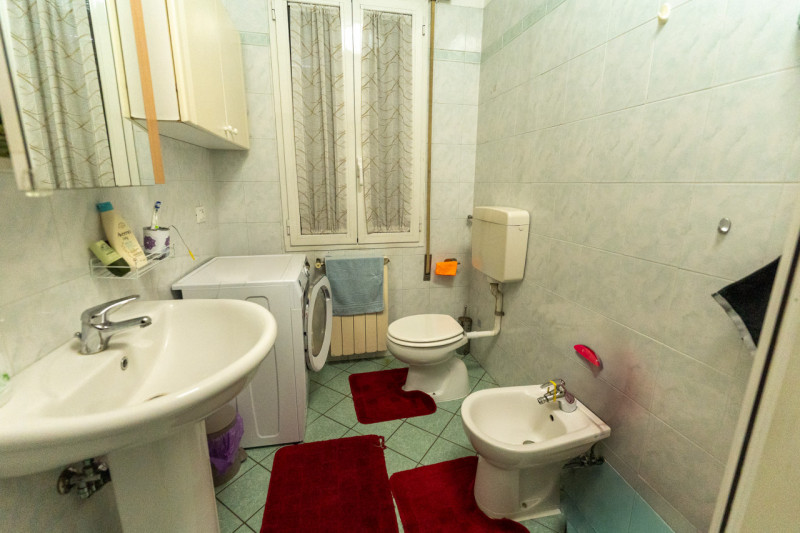 Proponiamo in vendita un'interessante multiproprietà di circa 300 mq situata nel Comune di Brugin...