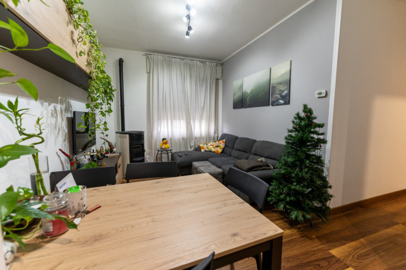 Proponiamo in vendita un'interessante multiproprietà di circa 300 mq situata nel Comune di Brugin...