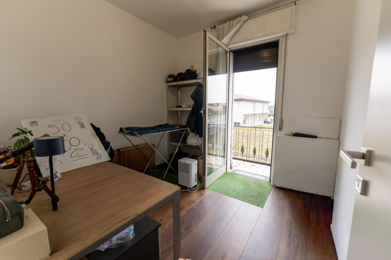 Proponiamo in vendita un'interessante multiproprietà di circa 300 mq situata nel Comune di Brugin...